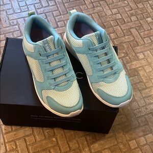 Vionic Light Blue Sneakers Super Cute and Trendy